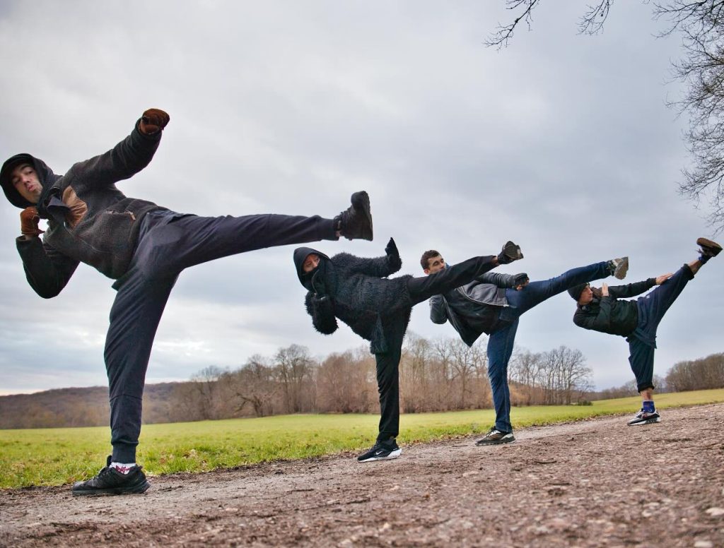side kick pratiqué en extérieur